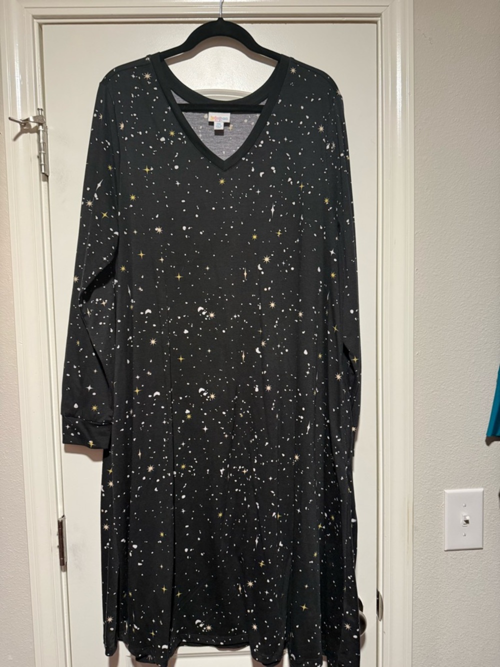 LuLaRoe Black Star & Speckle V-Neck Long Sleeve Dress